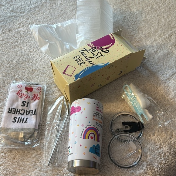 Other - 👩🏻🏫 NWT Teacher Tumbler & Socks Gift Set